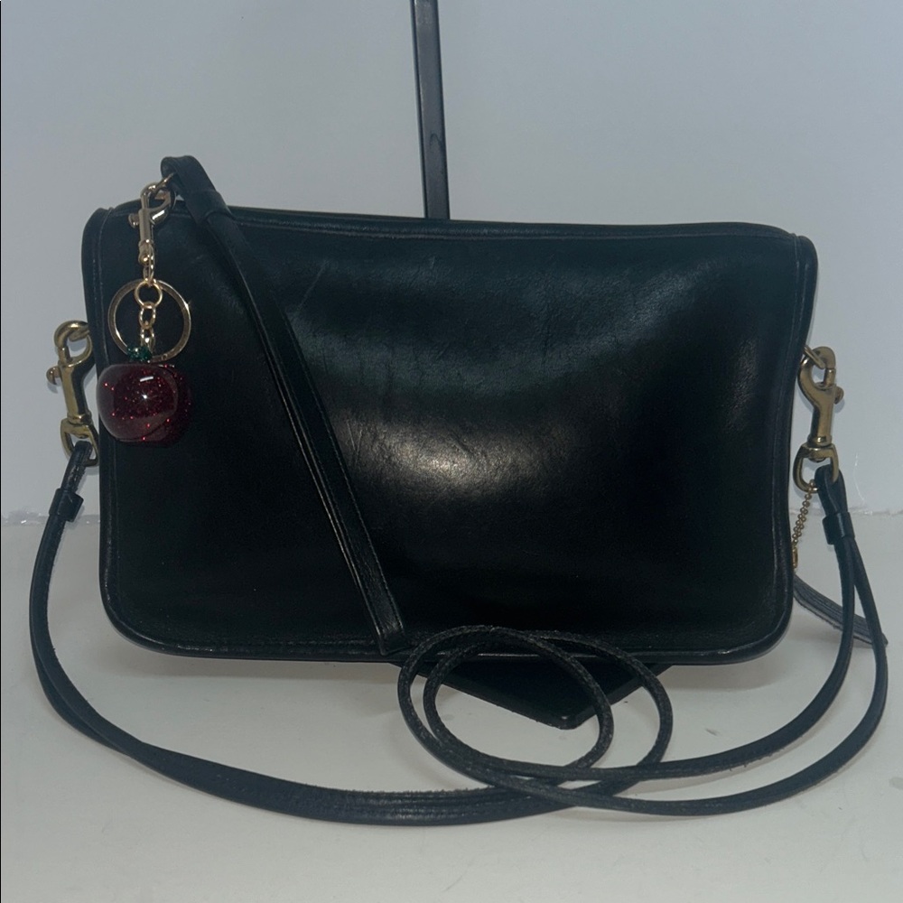 Elegant Black Leather Shoulder Bag